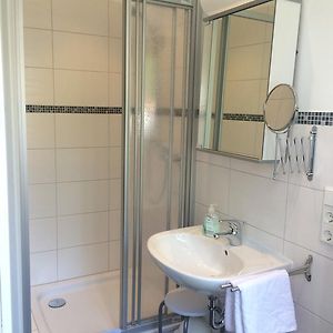 Standard Zimmer mit Kingsize-Bett